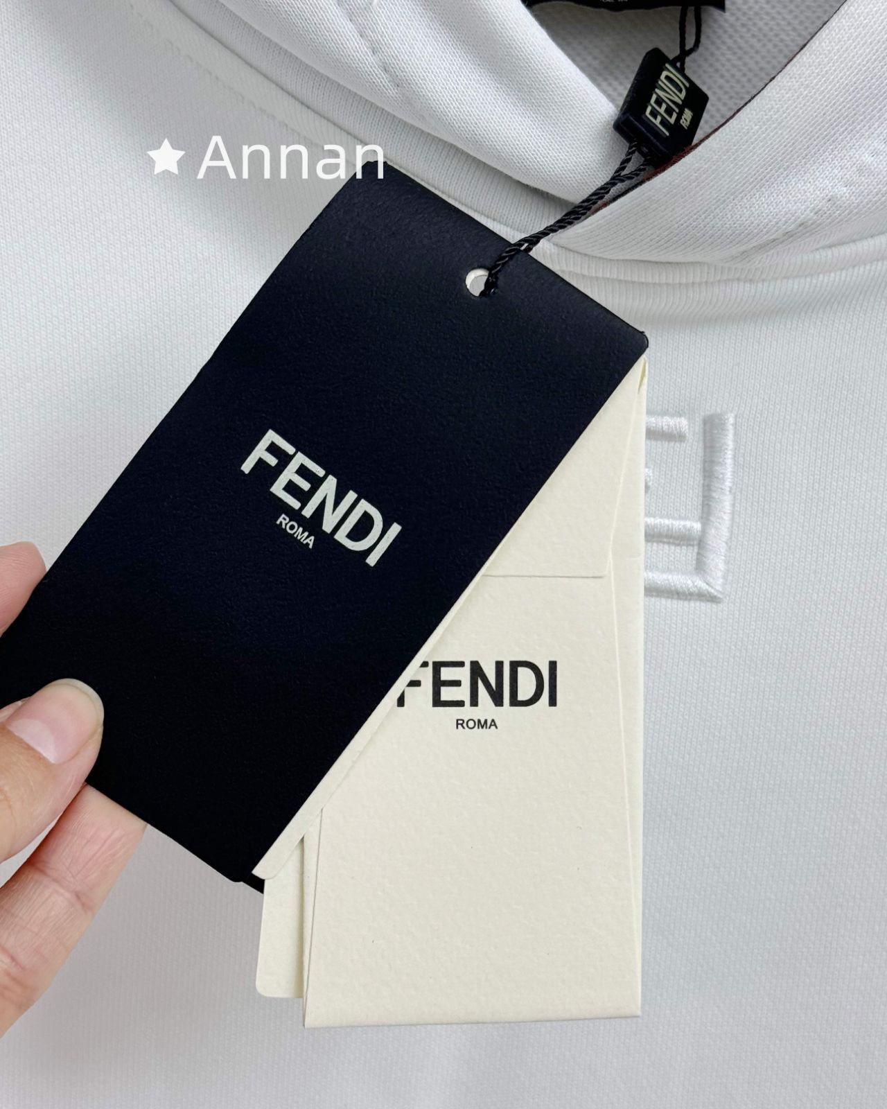 送料込☆ 超美品新品 タグ付 FENDI フェンディ パーカー シンプルフード付きパーカー ユニセックス 送料込☆ 超美品新品 タグ付 FENDI フェンディ パーカー シンプルフード付きパーカー ユニセックス