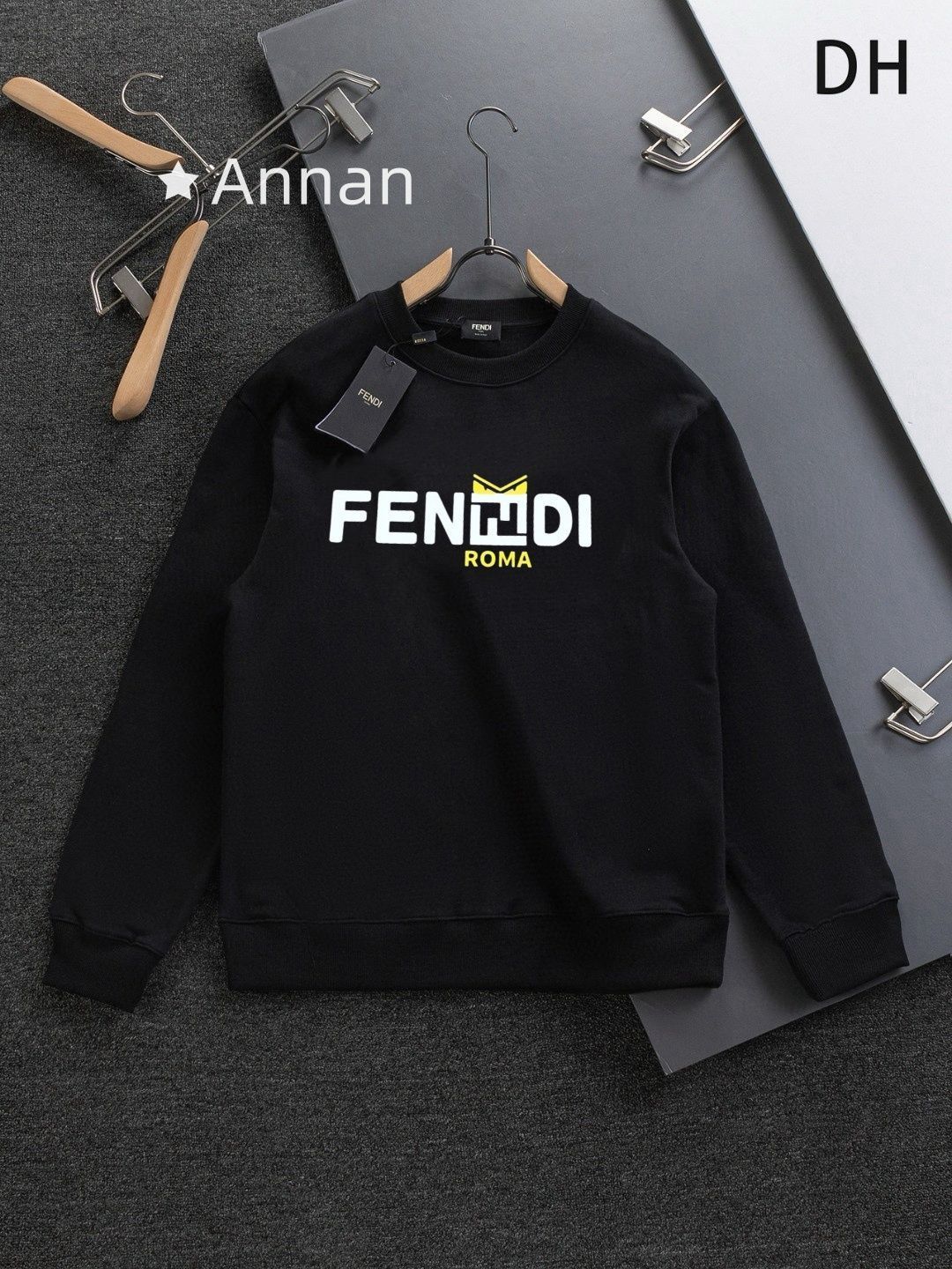 人気 極美品新品 タグ付 FENDI フェンディ パーカー シンプルフード付きパーカー ユニセックス 人気 極美品新品 タグ付 FENDI フェンディ パーカー シンプルフード付きパーカー ユニセックス