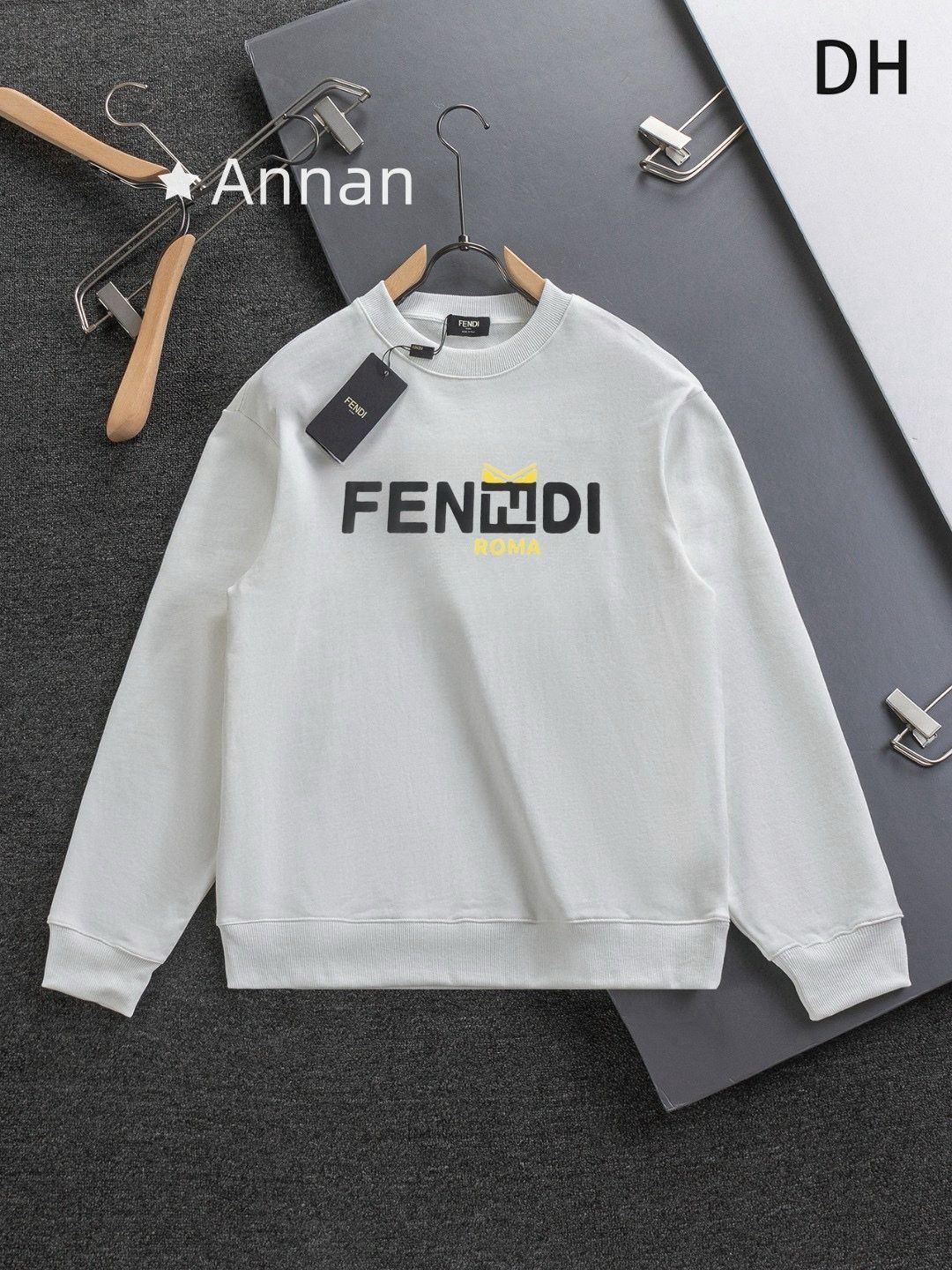 人気 極美品新品 タグ付 FENDI フェンディ パーカー シンプルフード付きパーカー ユニセックス 人気 極美品新品 タグ付 FENDI フェンディ パーカー シンプルフード付きパーカー ユニセックス