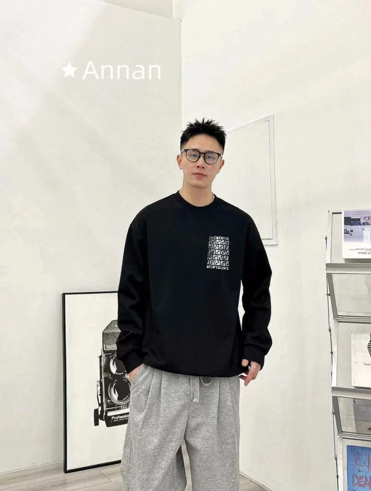 送料込☆送料込☆ 新品 タグ付 FENDI フェンディ パーカー シンプルフード付きパーカー ユニセックス