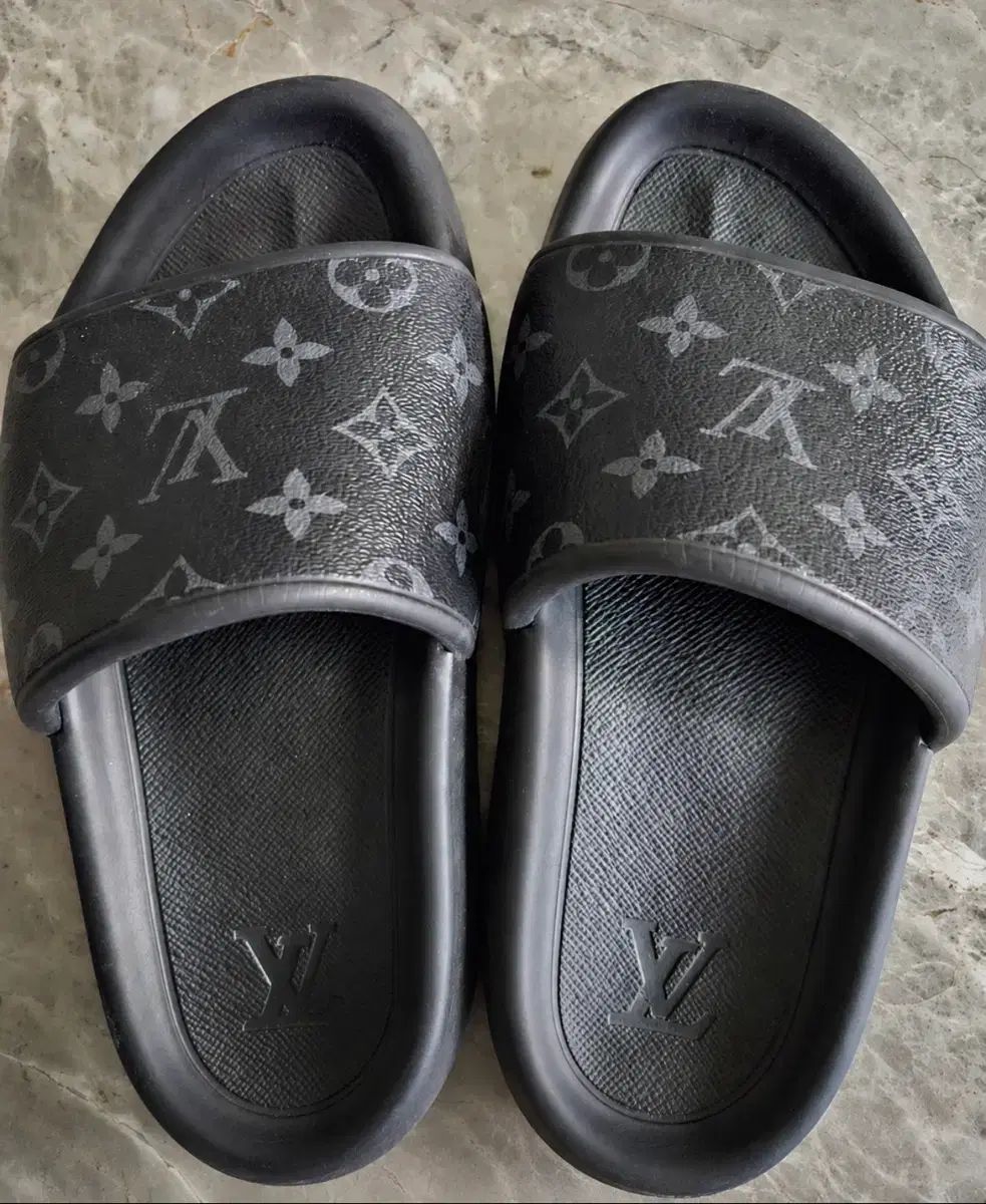 Louis Vuitton モノグラム スリッパ