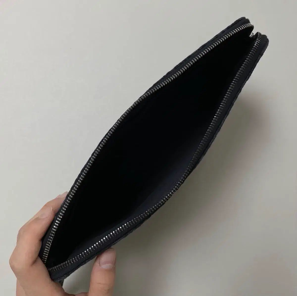 ディオール オブリーク アイパッド クラッチ