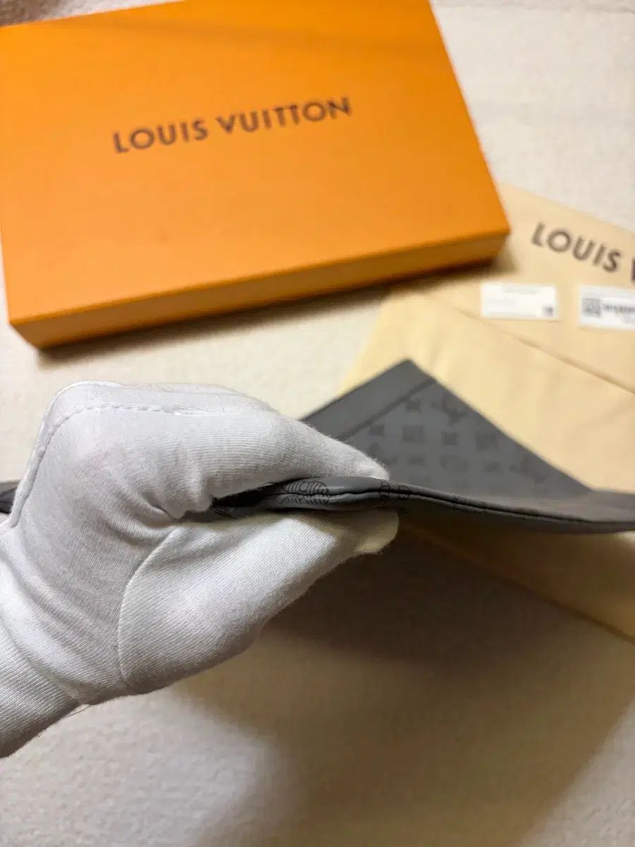 状態良し/プレゼント可能 Louis Vuitton ルイヴィトン エクリプス シャドウ ポシェット アポロ クラッチバッグ 状態良し/プレゼント可能 Louis Vuitton ルイヴィトン エクリプス シャドウ ポシェット アポロ クラッチバッグ
