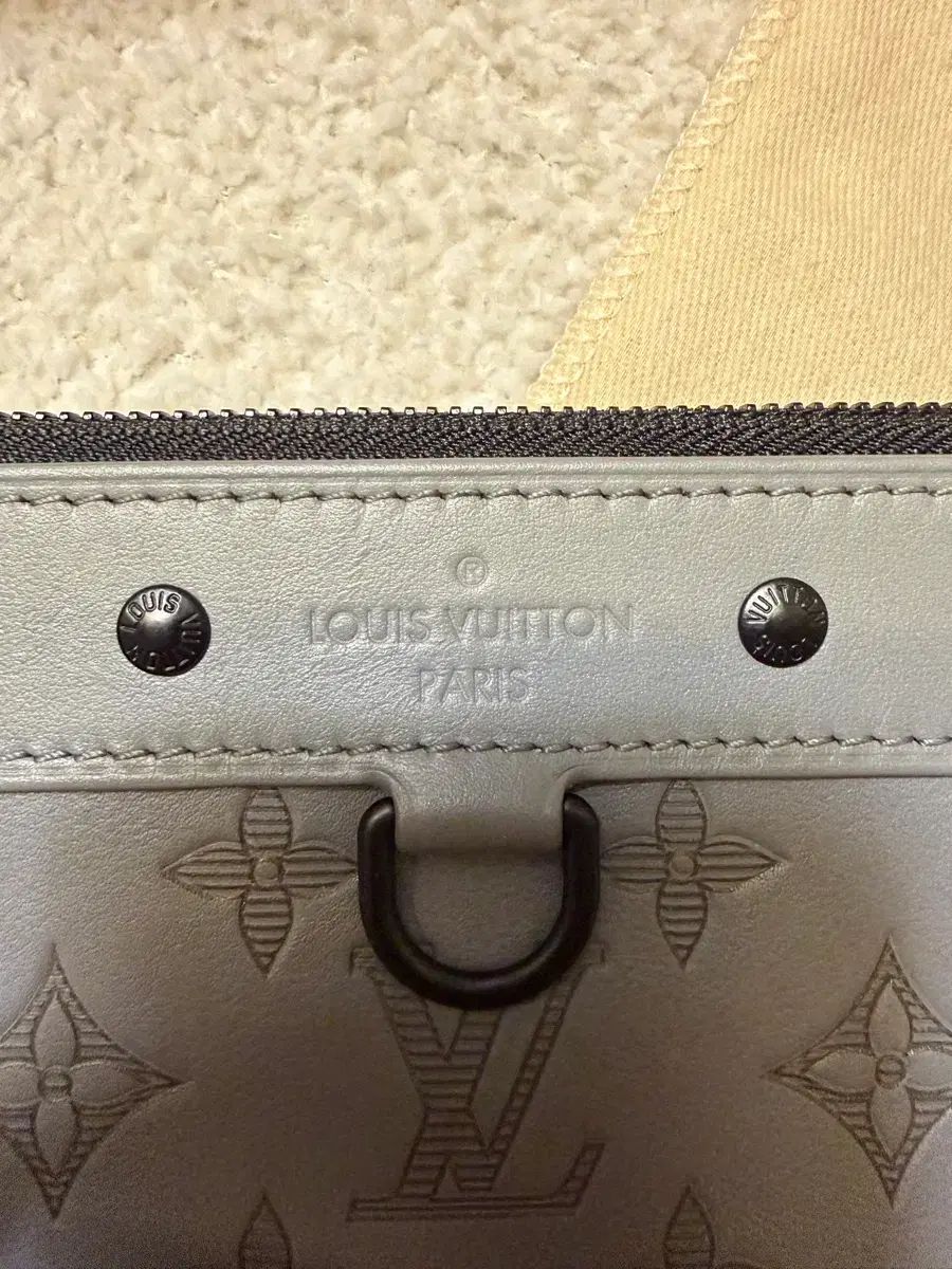 状態良し/プレゼント可能 Louis Vuitton ルイヴィトン エクリプス シャドウ ポシェット アポロ クラッチバッグ 状態良し/プレゼント可能 Louis Vuitton ルイヴィトン エクリプス シャドウ ポシェット アポロ クラッチバッグ