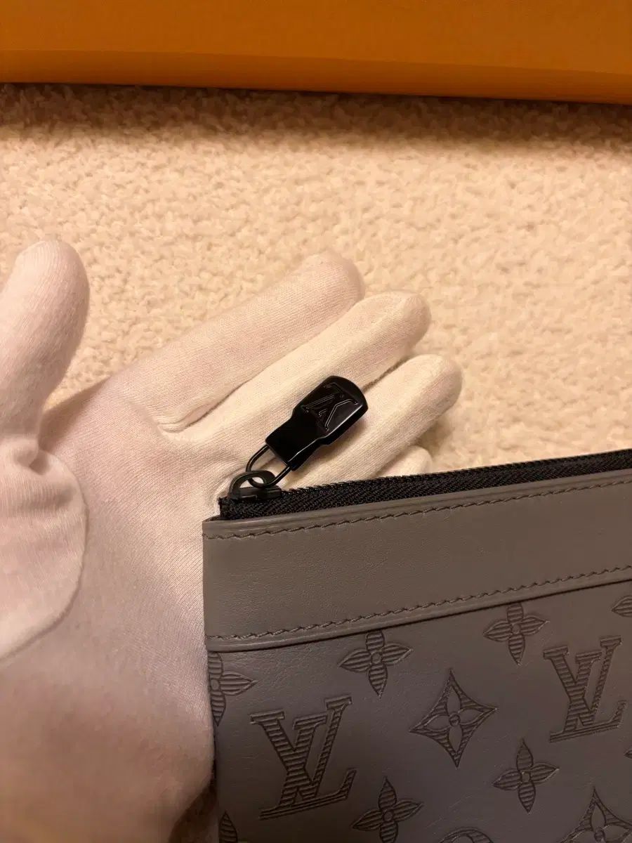 状態良し/プレゼント可能 Louis Vuitton ルイヴィトン エクリプス シャドウ ポシェット アポロ クラッチバッグ 状態良し/プレゼント可能 Louis Vuitton ルイヴィトン エクリプス シャドウ ポシェット アポロ クラッチバッグ