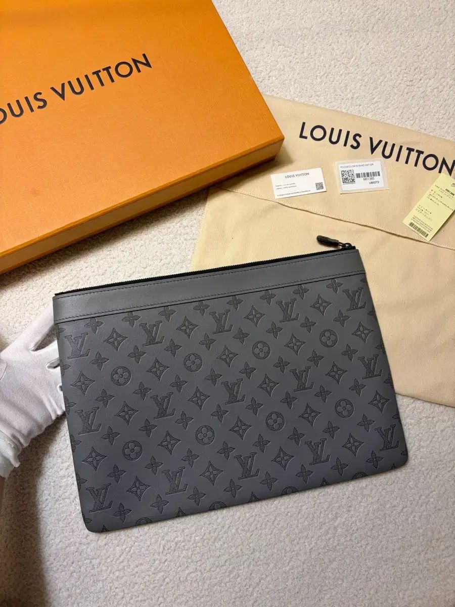 状態良し/プレゼント可能 Louis Vuitton ルイヴィトン エクリプス シャドウ ポシェット アポロ クラッチバッグ 状態良し/プレゼント可能 Louis Vuitton ルイヴィトン エクリプス シャドウ ポシェット アポロ クラッチバッグ