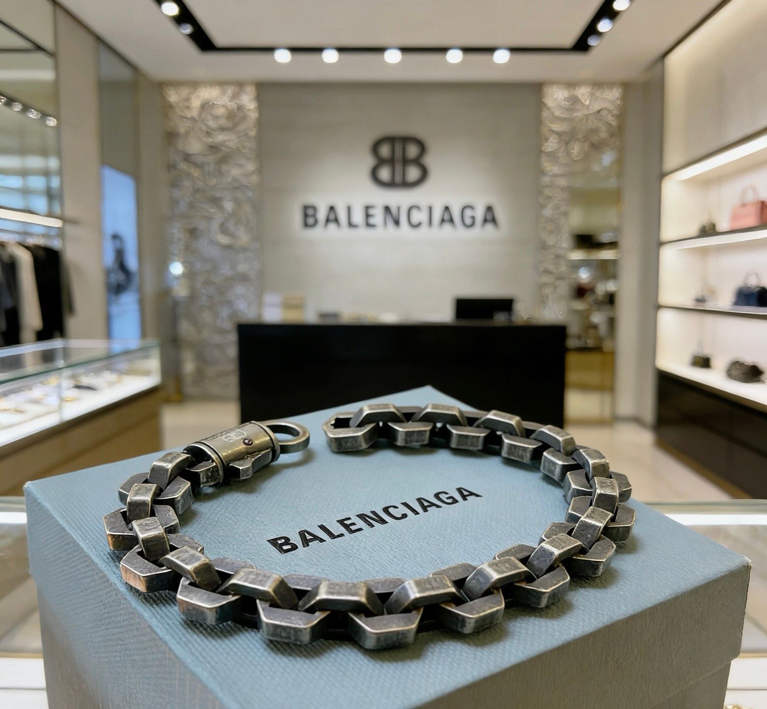 激レア 超美品 新品！新品 BALENCIAGA バレンシアガ ブレスレット バングル リストバンド メンズ 結婚式 卒業式 清楚 イベント 入学式