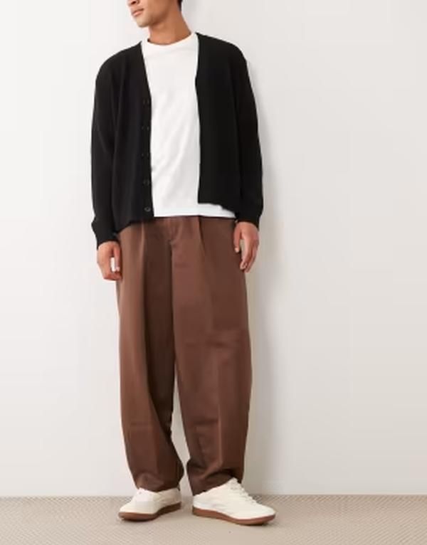 エイソス メンズ ボトムス カジュアルパンツ プリーツ ASOS DESIGN smart pleated wide barreleg pants in dark brown ブラウン