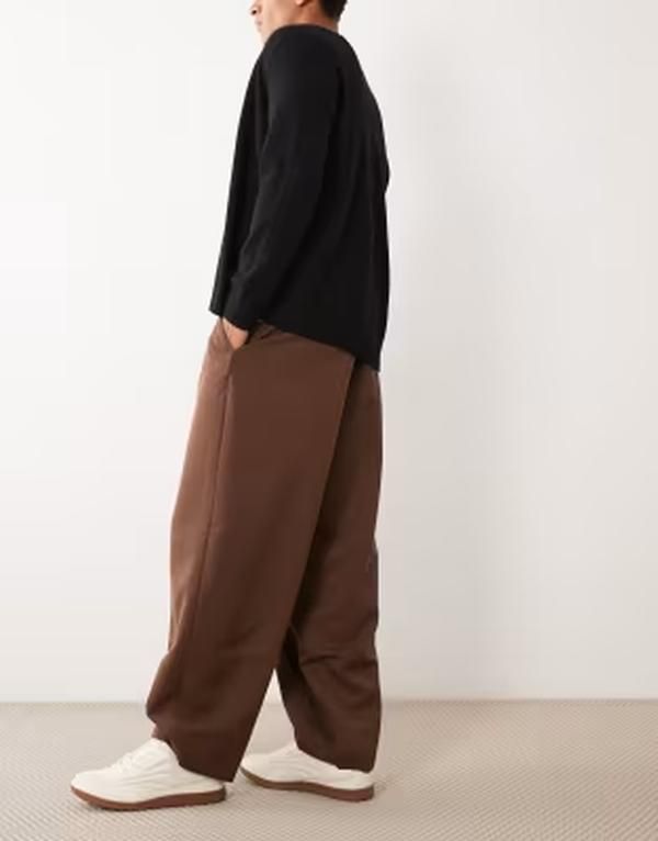 エイソス メンズ ボトムス カジュアルパンツ プリーツ ASOS DESIGN smart pleated wide barreleg pants in dark brown ブラウン