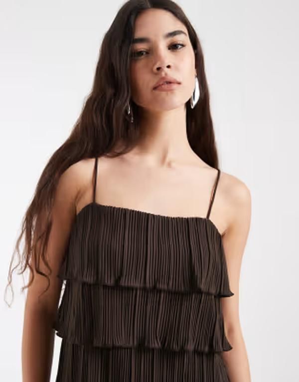 ピーシーズ レディース トップス ワンピース ティアード フリル PIECES plisse cami dress with tiered ruffle top detail Hot fudge ブラ