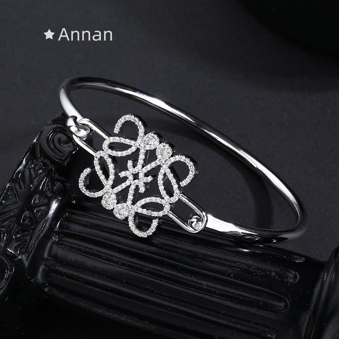 【未使用品】新品 LOEWE ロエベ ブレスレット バングル リストバンド レディース 結婚式 卒業式 清楚 イベント 入学式