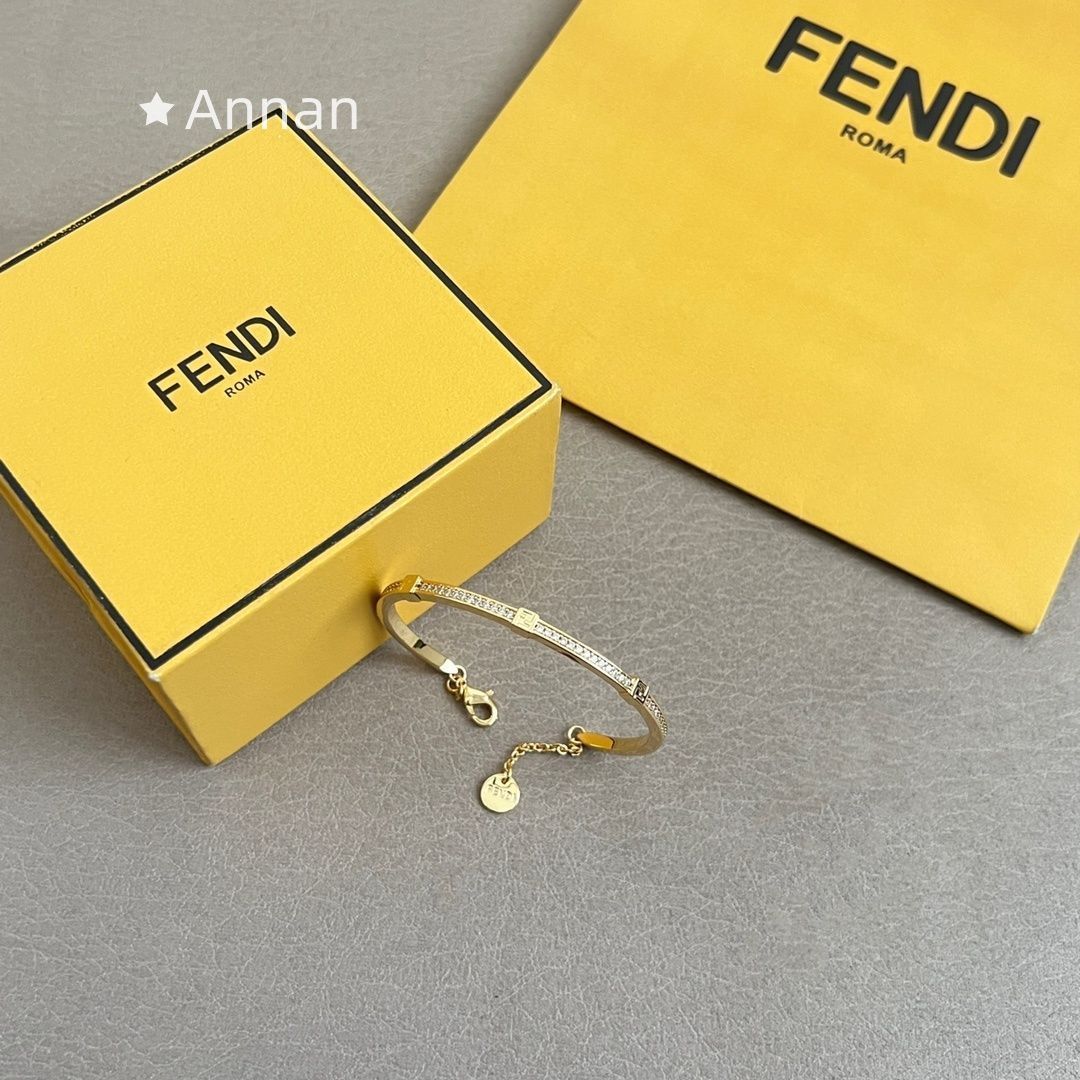 激レア 本日特価 美品新品 FENDI フェンディ ブレスレット バングル リストバンド レディース 結婚式 卒業式 清楚 イベント 入学式