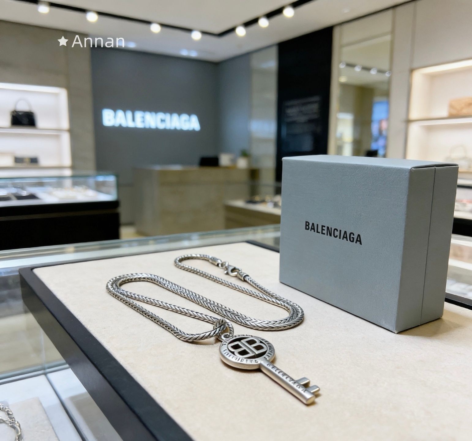 送料無料 超美品 新品！新品 BALENCIAGA バレンシアガ ネックレス メンズ 結婚式 卒業式 清楚 イベント 入学式