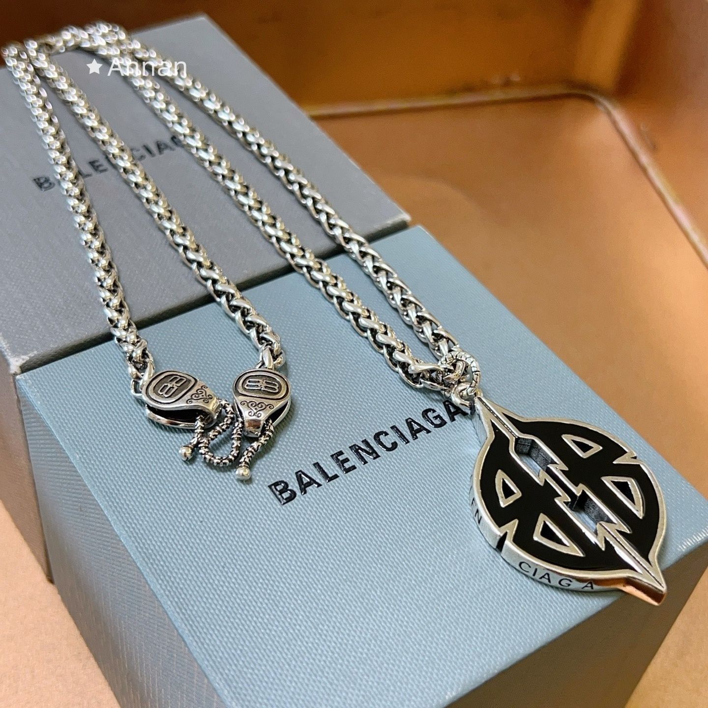 極美品 入手困難新品 BALENCIAGA バレンシアガ ネックレス ネックレス メンズ 結婚式 卒業式 清楚 イベント 入学式