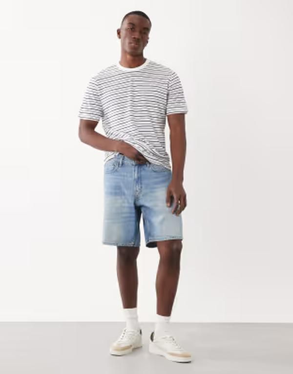 マンゴ メンズ ボトムス ハーフパンツ・ショーツ リラックスフィット ショートパンツ デニム Mango relaxed fit denim shorts in light washed blue ブ