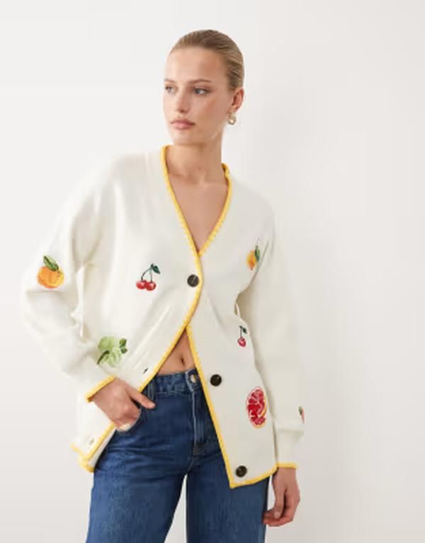 ネバーフリードレスド レディース アウター カーディガン ニット Never Fully Dressed knit fruit cardigan in cream クリーム