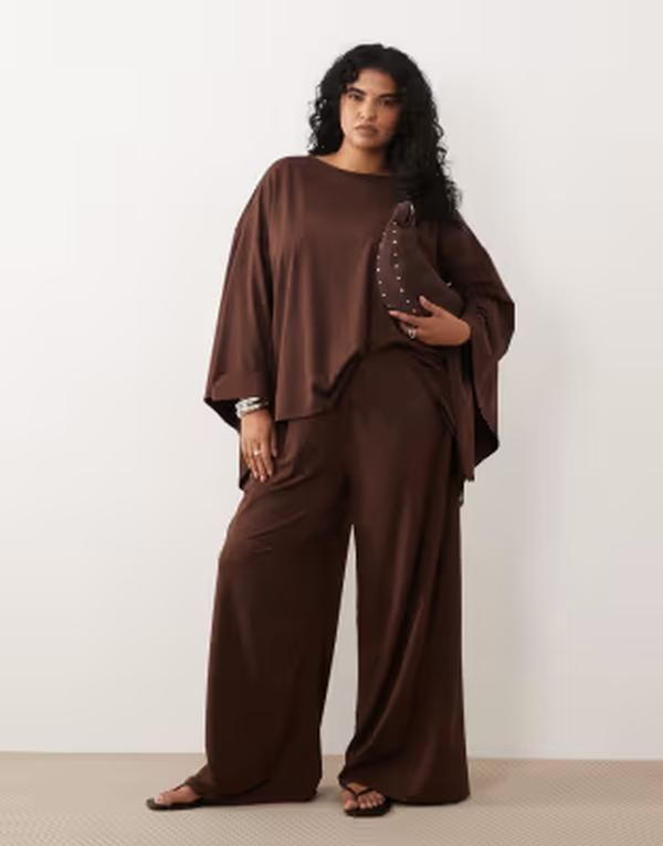 エイソス レディース ボトムス カジュアルパンツ ワイドレッグ ASOS Curve ASOS DESIGN Curve wide leg pants part of a set BROWN ブラウン