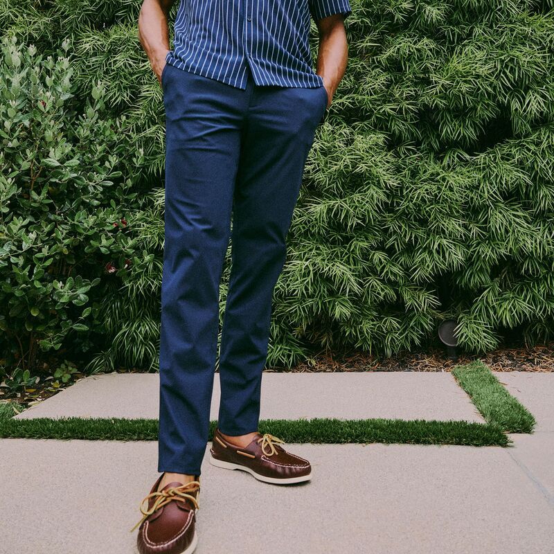 ヴァースト メンズ ボトムス カジュアルパンツ スリムフィット VRST Mens Limitless Performance Slim Fit Chino Pant Dark Navy ネイビー