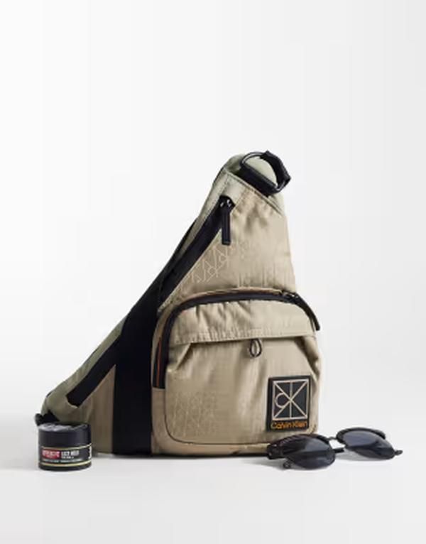 カルバンクライン メンズ バッグ プリント Calvin Klein utility emblem print crossbody bag Roasted cashew ベージュ