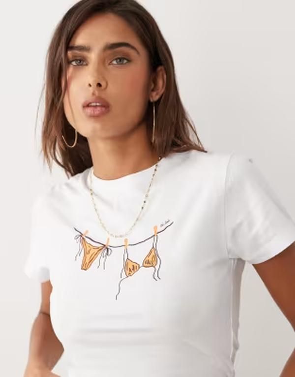 ザ・フロリック レディース トップス Tシャツ グラフィック The Frolic exclusive bikini graphic front baby tee WHITE ホワイト