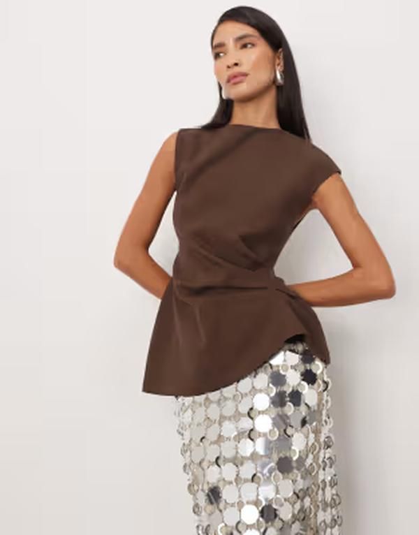 アレンジ レディース トップス シャツ ARRANGE cinch waistailo red top with button detail in chocolate チョコレート