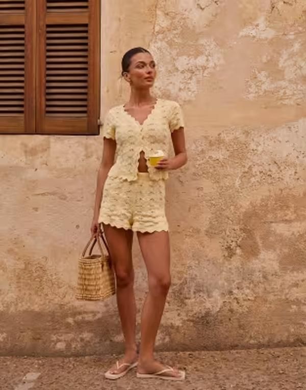 ザ・フロリック レディース ボトムス ハーフパンツ・ショーツ ミニ ショートパンツ The Frolic exclusive crochet scallop trimini shorts in lem