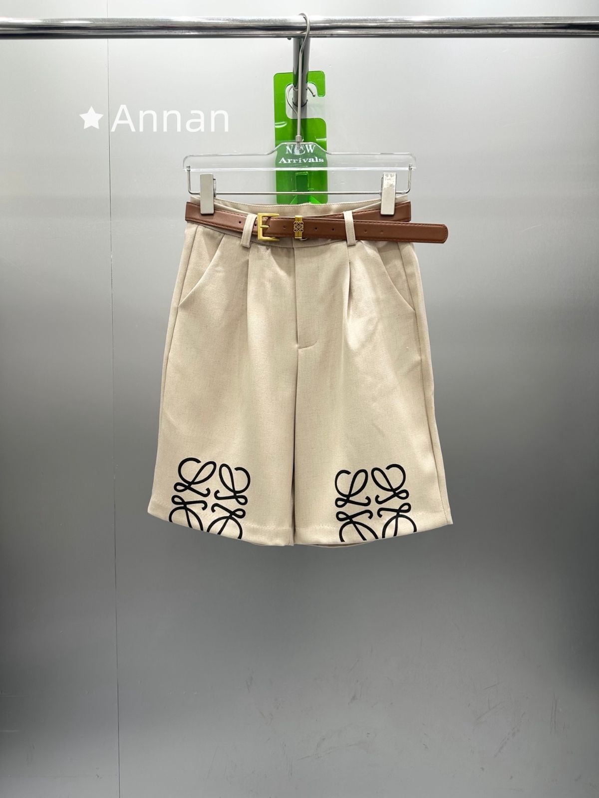 良品 ★★ 新品！新品 LOEWE ロエベ ショートパンツ ハーフパンツ レディース