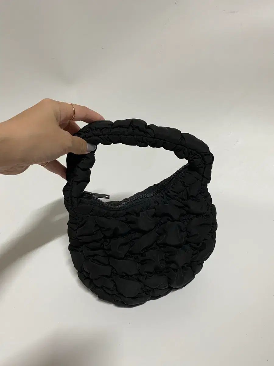 COS キルティングシャーリングショルダーバッグ ブラック 超ミニ