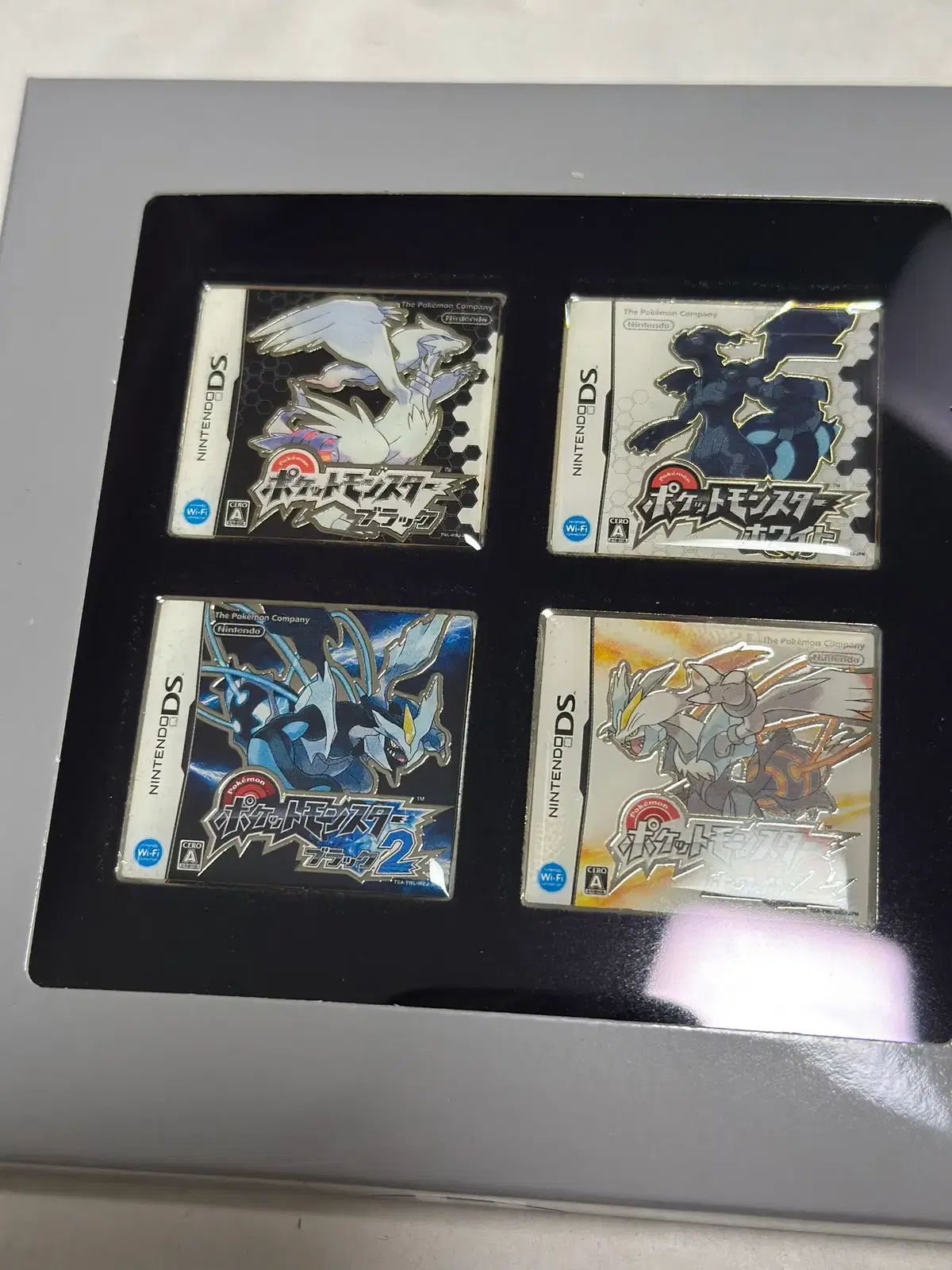 ポケットモンスターパッケージマグネットコレクション あんさんぶるスターズ！！ピンズ ブラック 白
