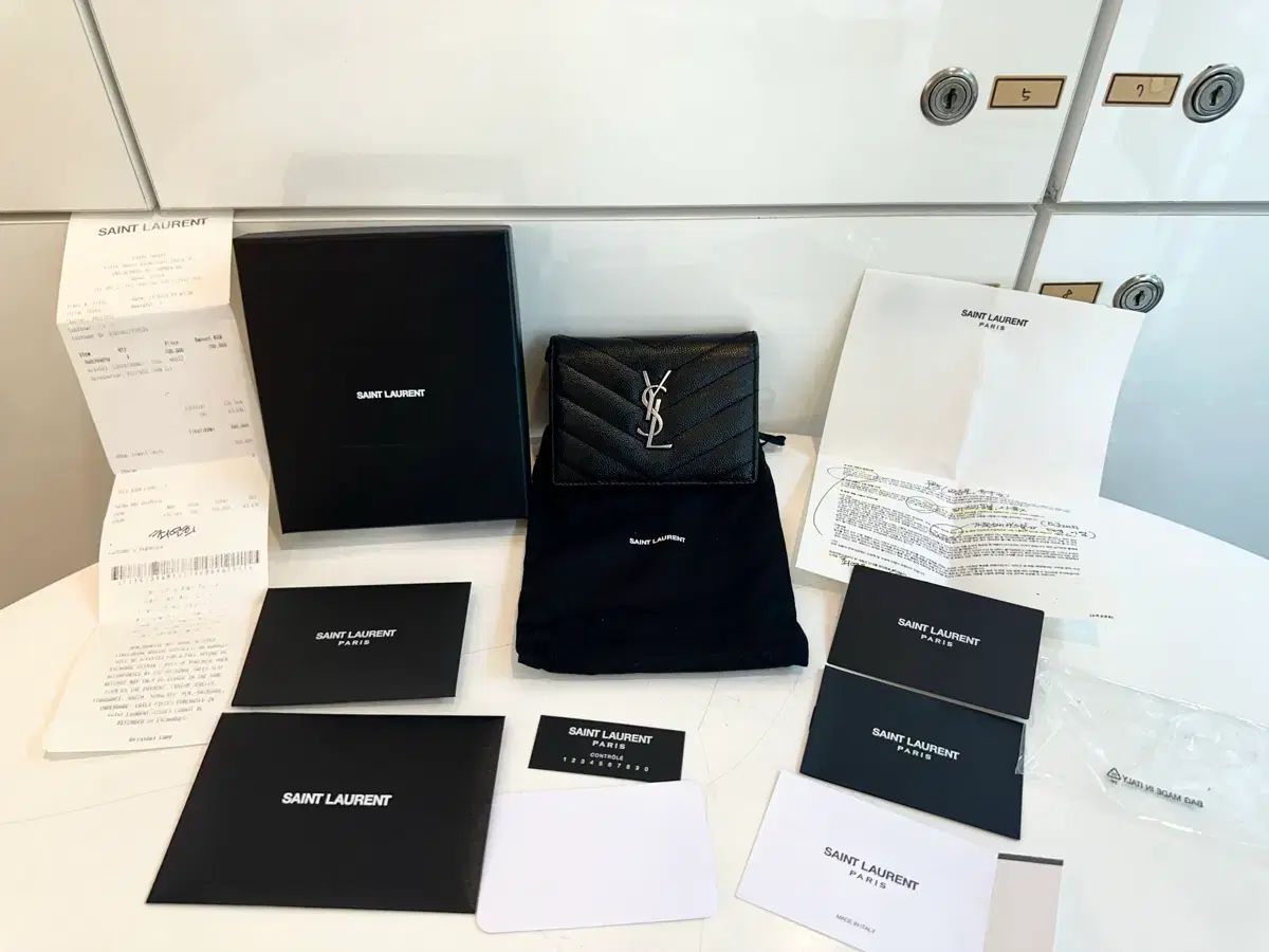 フルセット レシート含む Saint Laurent サンローラン マトラッセ シルバー カードウォレット 二つ折り財布