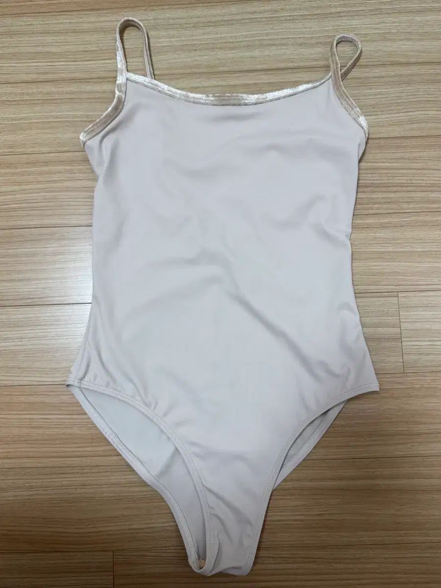 下ハグルリング リーニア レオタード Ping Beige M (未使用)