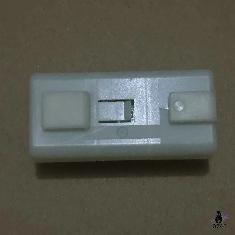 メルセデスベンツ用 電圧コンバータープラグ A0009820412