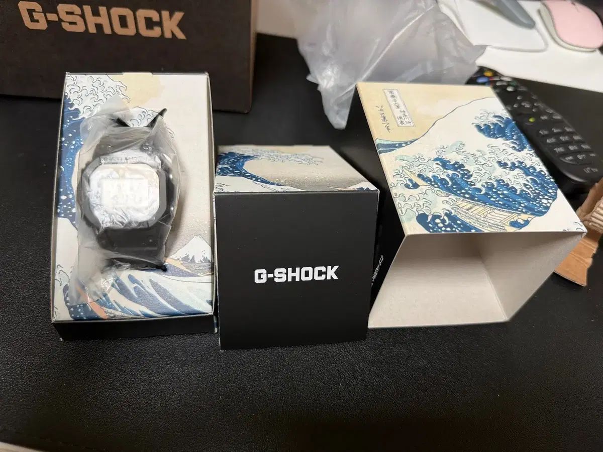 韓国国内正規販売 G-SHOCK ジーショック 葛飾北斎 冨嶽三十六景「神奈川沖浪裏」 DW-5600KHK25-1DR