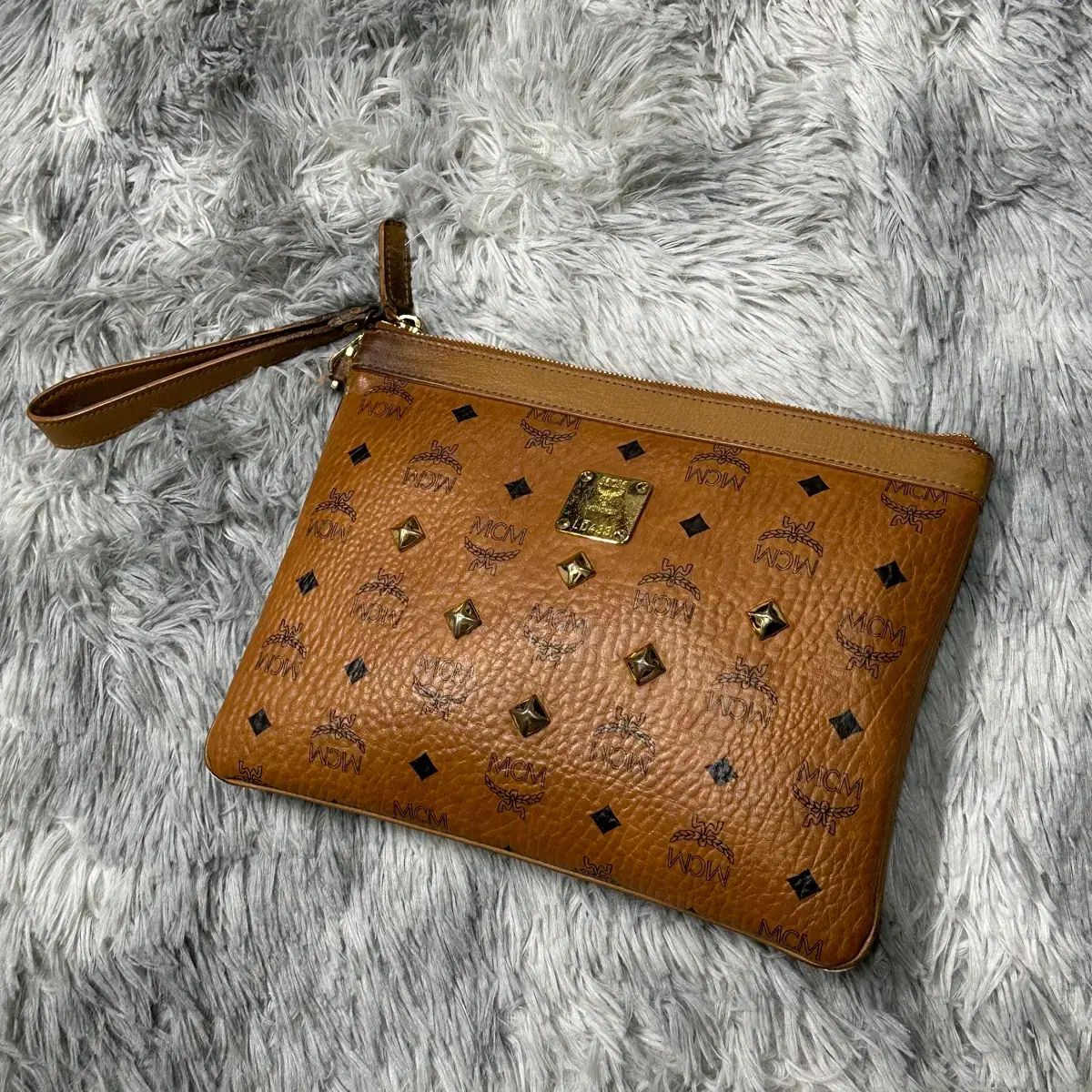 MCM ヴィセトス クラッチバッグ