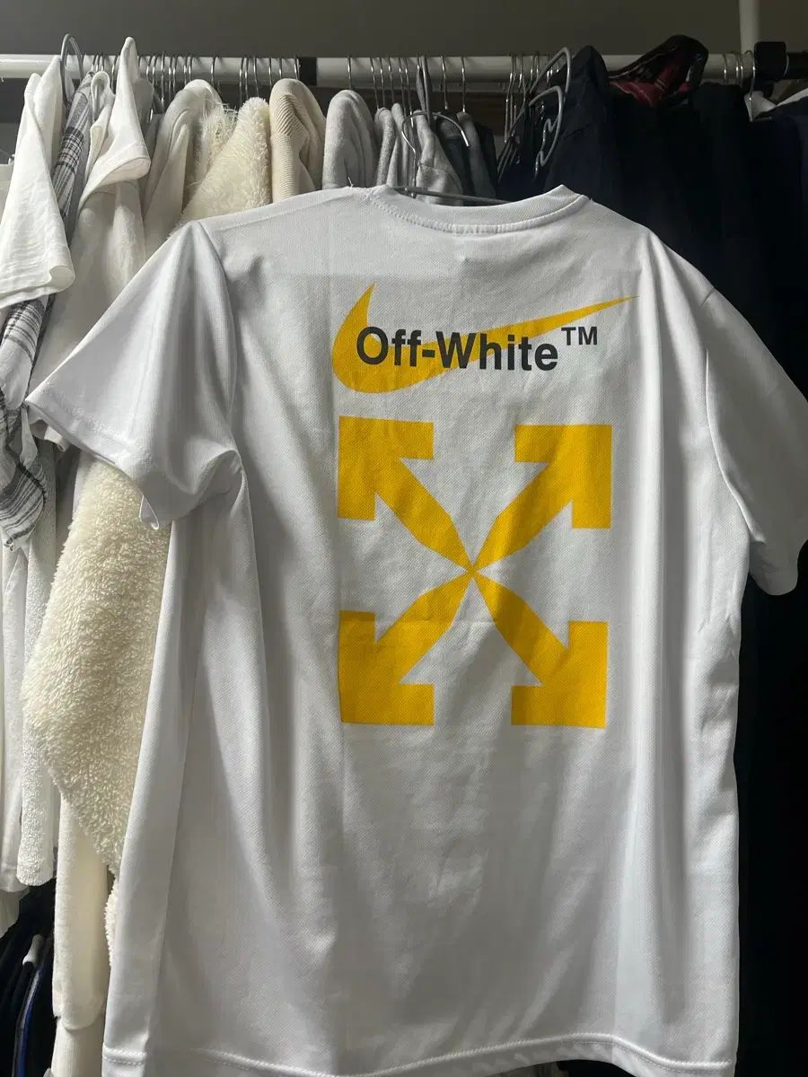 オフホワイト NIKE 半袖Tシャツ 白