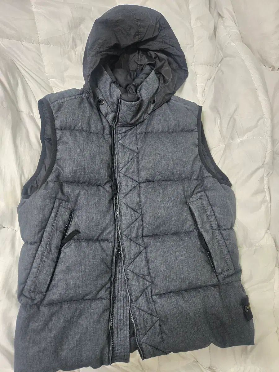 STONE ISLAND ストーンアイランド ダウンベスト M