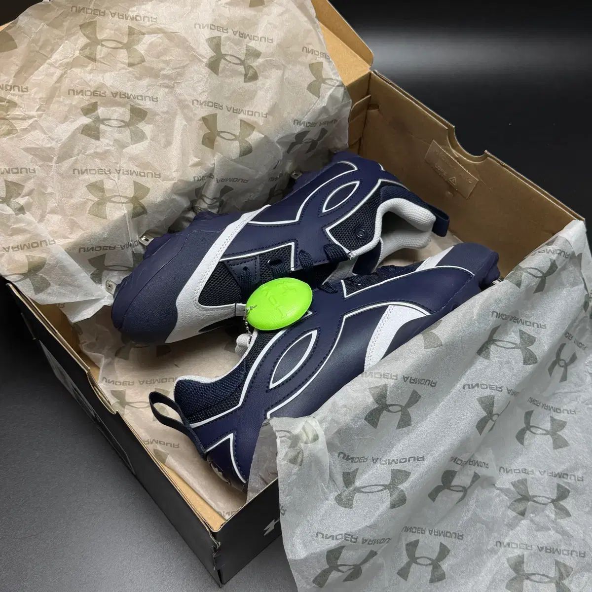 UNDER ARMOUR アンダーアーマー 野球シューズ 260 新モデル 野球シューズ 高級 野球 スニーカー