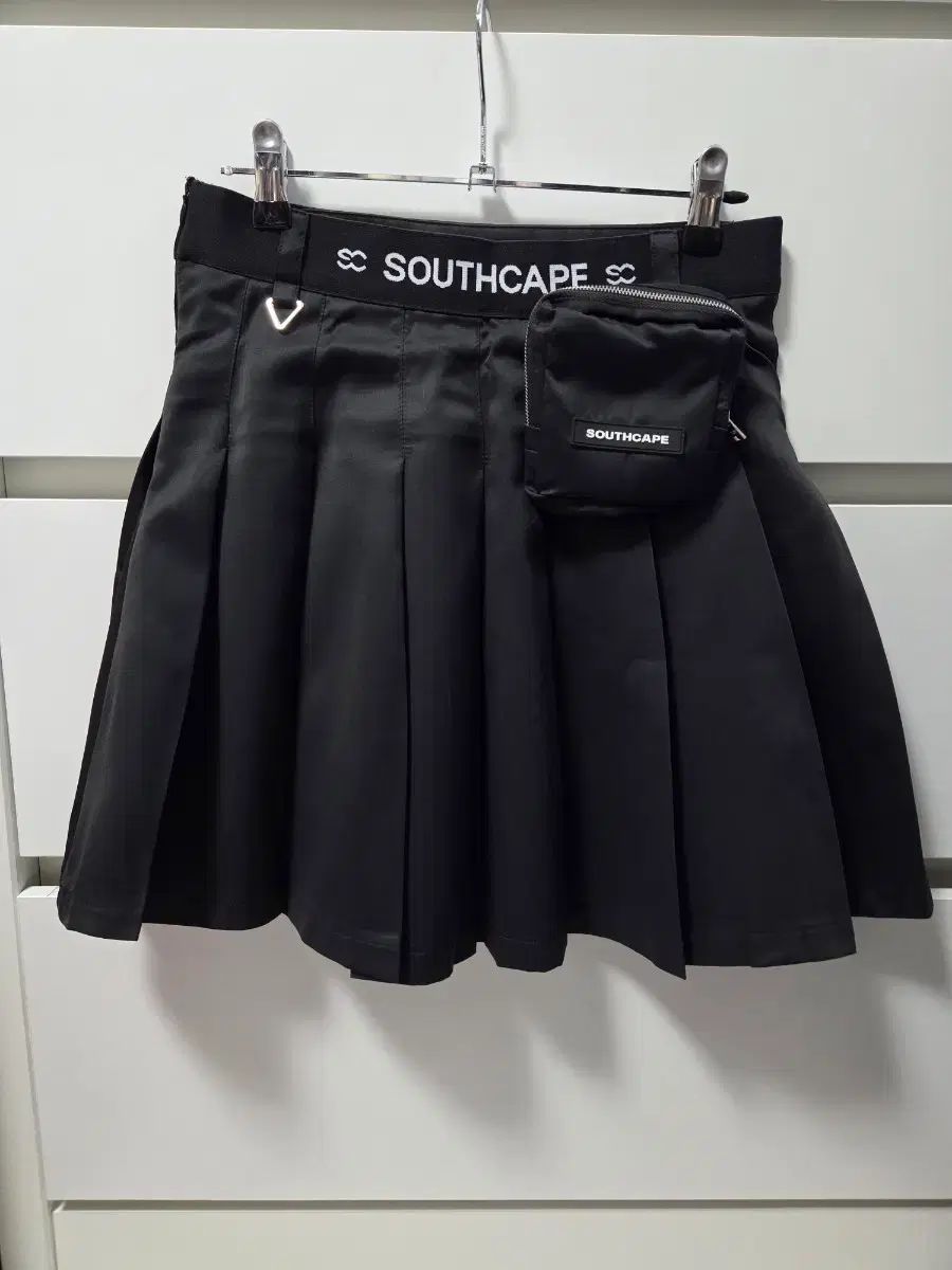 SOUTH CAPE ブラック プリーツ スカート + ミニポーチ