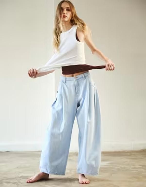 トップショップ レディース ボトムス デニムパンツ ジーンズ Topshop Cocoon mid rise barrel jeans in super bleach Super bleach
