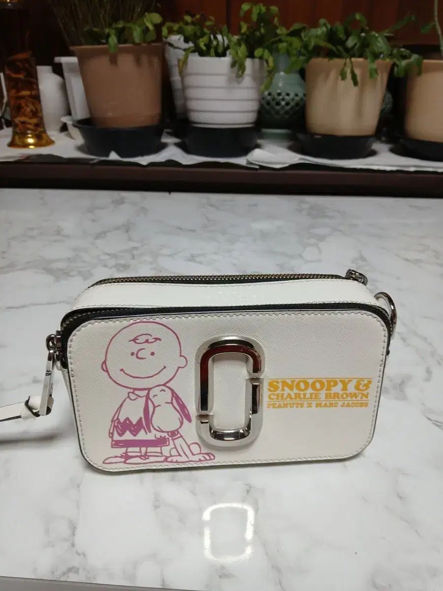 マークジェイコブス SNOOPY チャーリー・ブラウン カメラ バッグ 白
