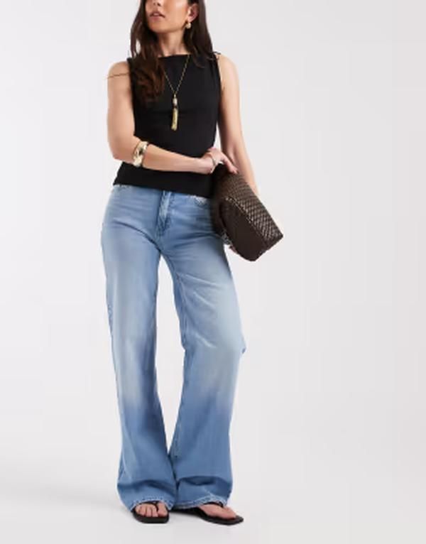 ピーシーズ レディース ボトムス デニムパンツ ワイドレッグ シルク ジーンズ PIECESilke mid waisted wide leg jeans in light blue denim Li