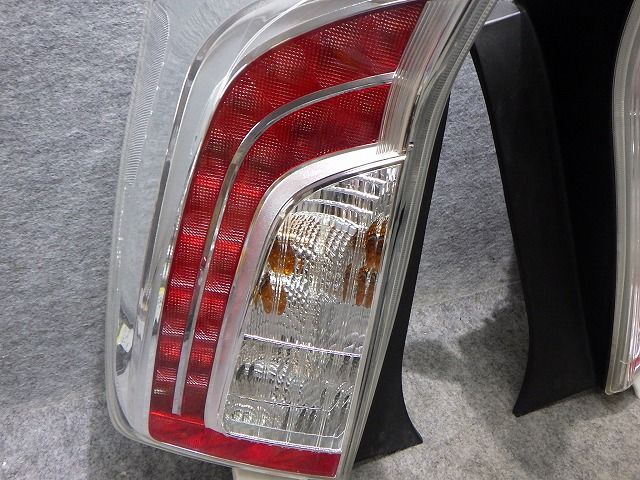プリウス テール左右 ZVW30 後期 47-56 47-55 寒冷地 リアフォグ付 LED
