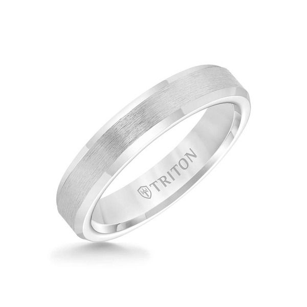 トリトン レディース アクセサリー 指輪 Triton 4MM Tungsten Carbide Ring with Brush Center Finish and Bevel Edge Metall