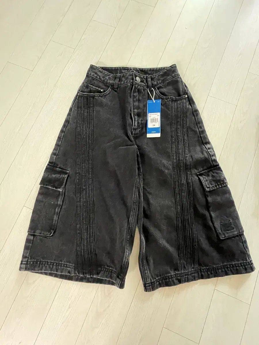 24) adidas バミューダ ブラックデニム パンツ ハーフパンツ