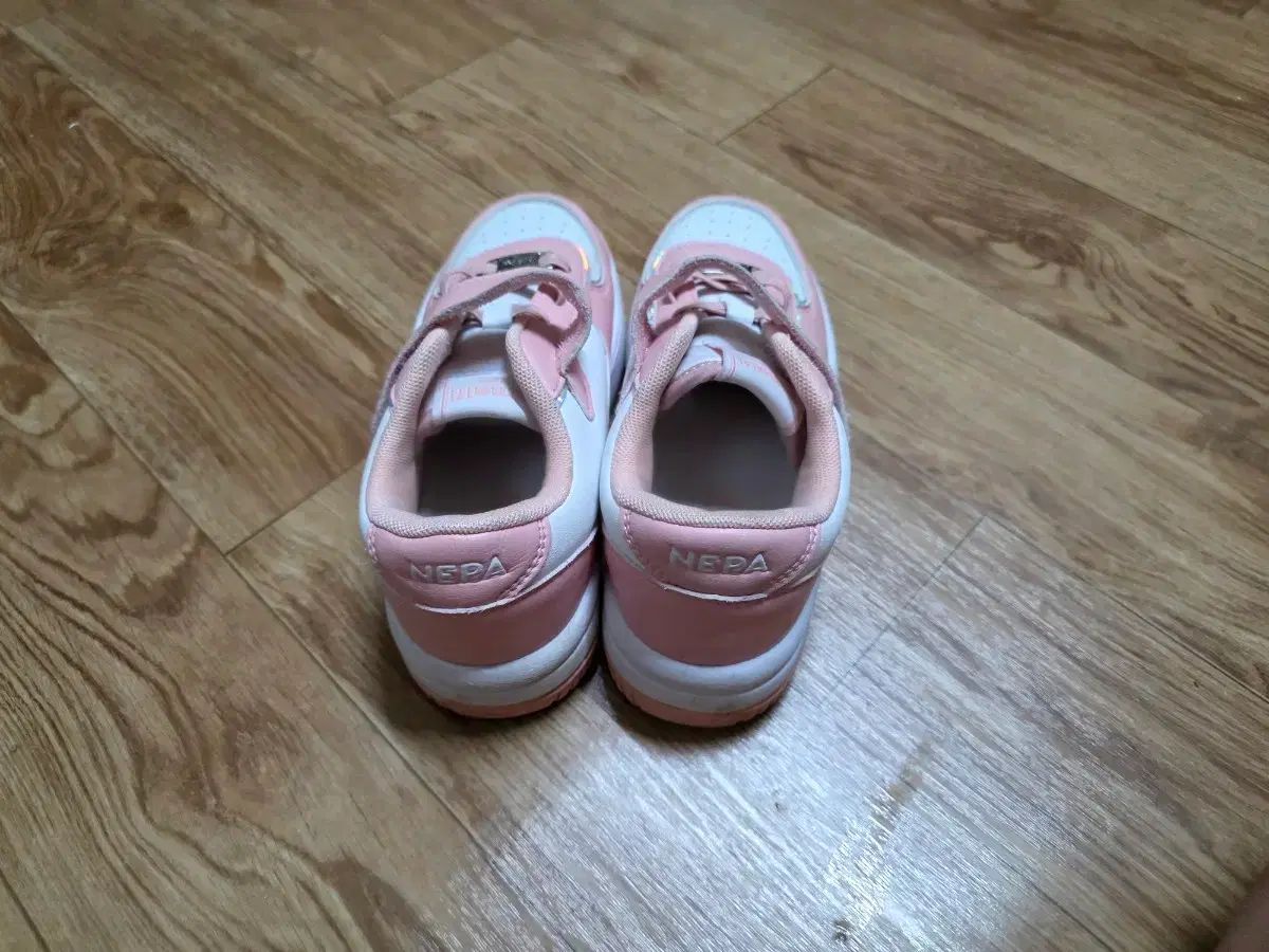 @送料無料※メルカリshop取引では対象外@NEPA ネパ スニーカー 220サイズ