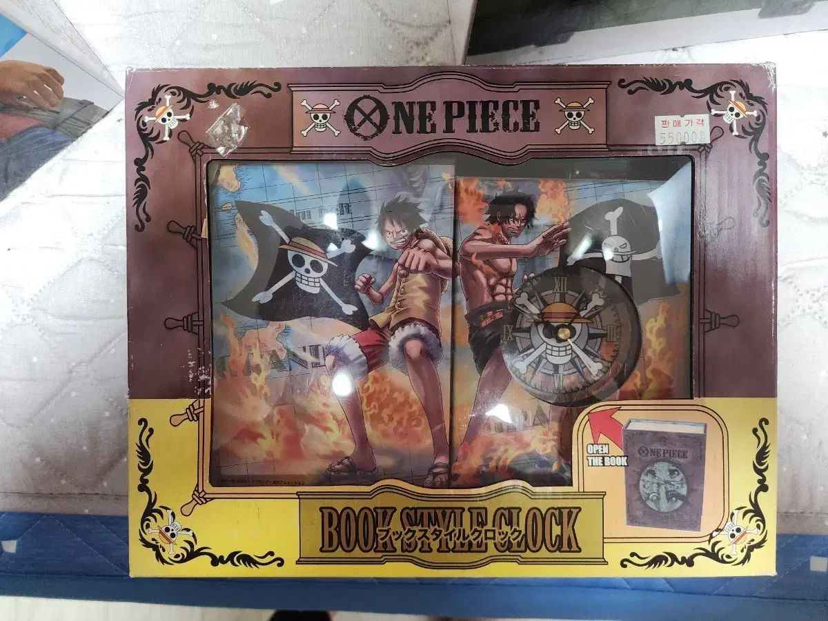 ONE PIECE ブックスタイル時計
