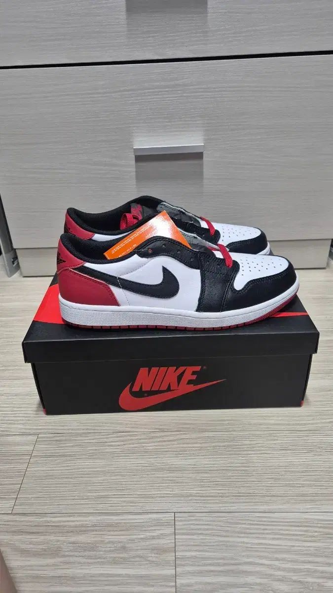 270 新品 ジョーダン1 ロー ブラックトゥ