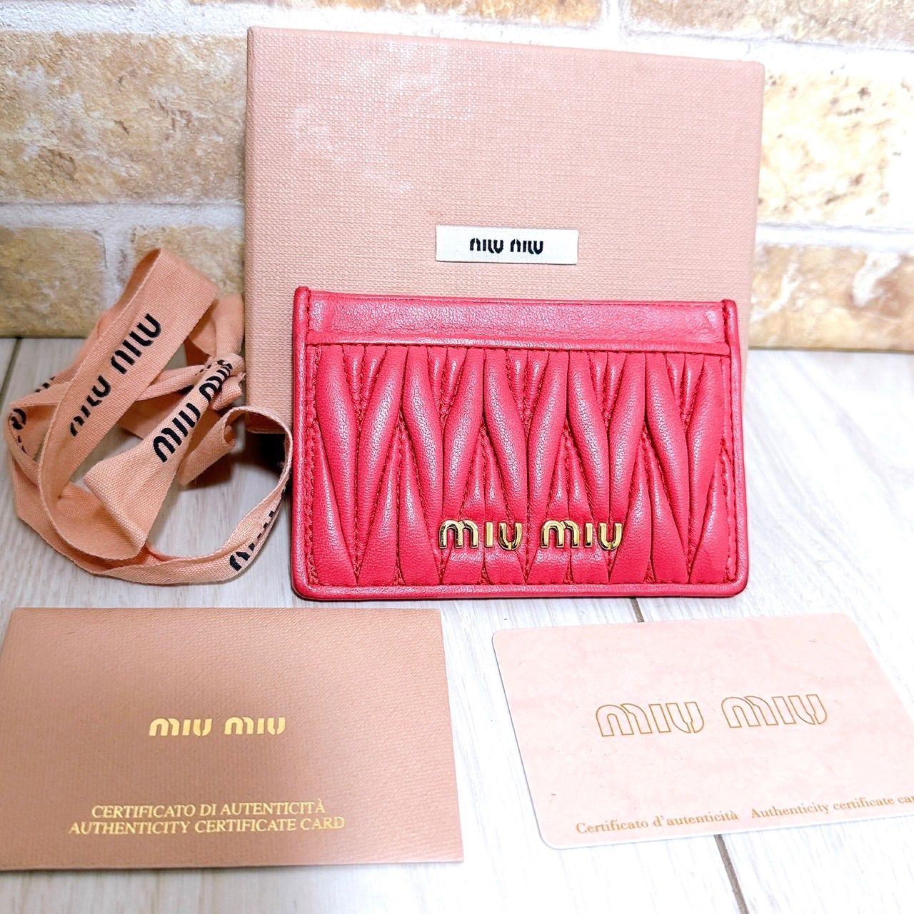 (美品)miumiu(ミュウミュウ)カードケース マトラッセ レザー
