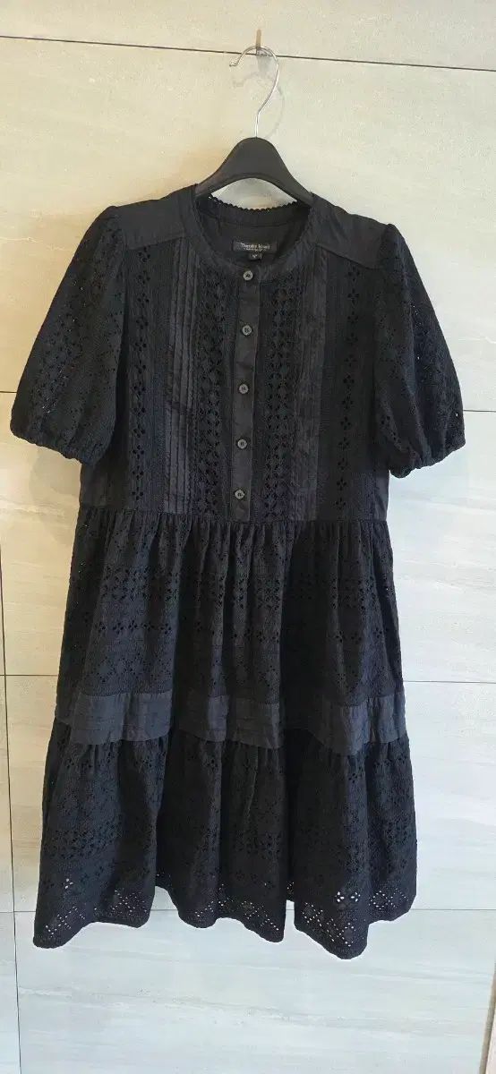 サースデーアイランド エンブロイダリーワンピースS 新品