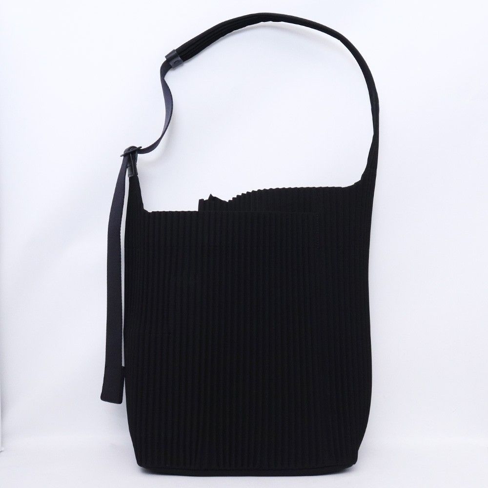 未使用 HOMME PLISSE ISSEY MIYAKE プリーツショルダーバッグ ブラック HP53AG432